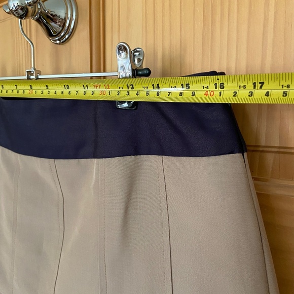 Ann Taylor pleated skirt (size 10) - Picture 3 of 8